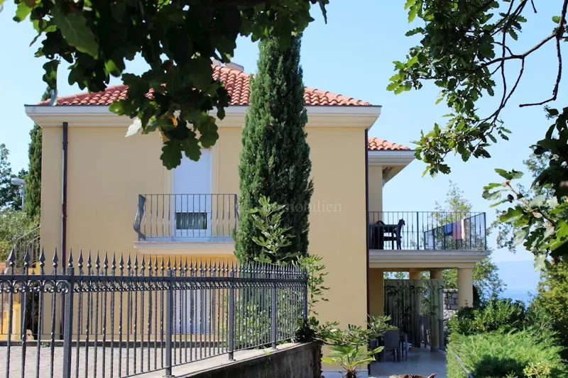 Villa on a excellent location with sea view – 3