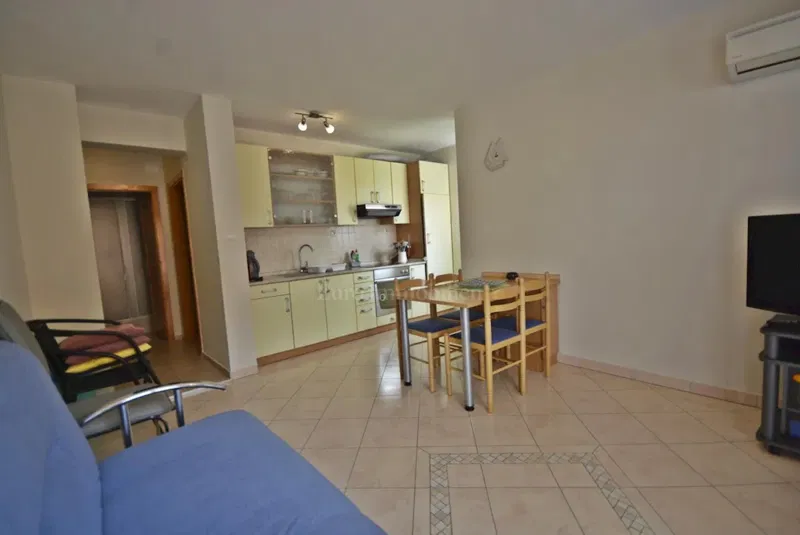 Casa indipendente con cinque appartamenti e spazi commerciali – 2