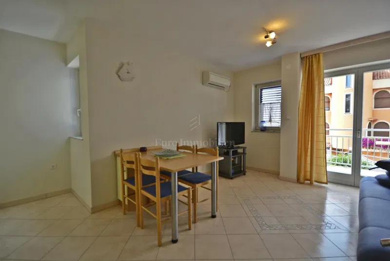Casa indipendente con cinque appartamenti e spazi commerciali – 3