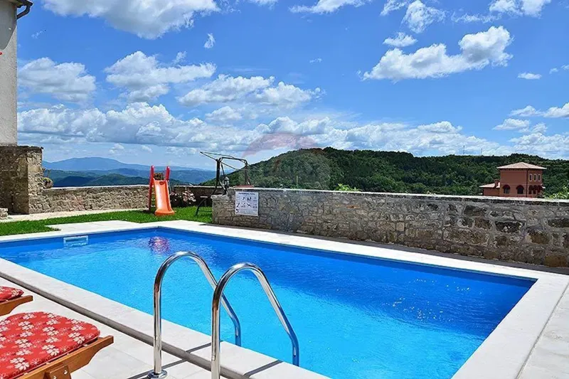 Villa Singola/Casa Vacanza Oprtalj, 154,70m2 – 2