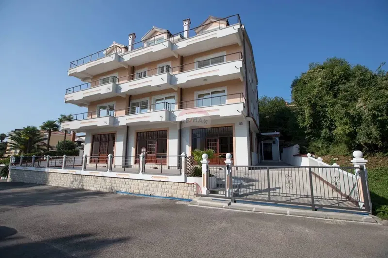 Attività commerciale Lovran, 177m2 – 2