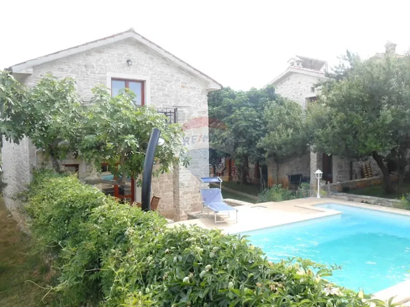 Villa Singola Peruški, Marčana, 300m2 – 2