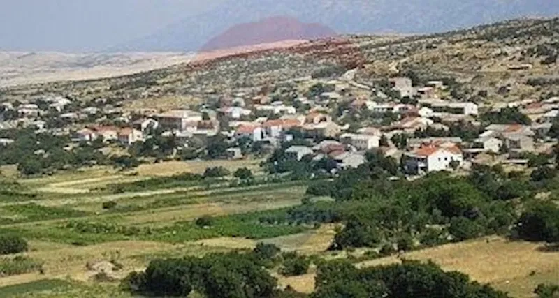 Terreno edificabile Kolan, Pag, 1.614m2 – 3