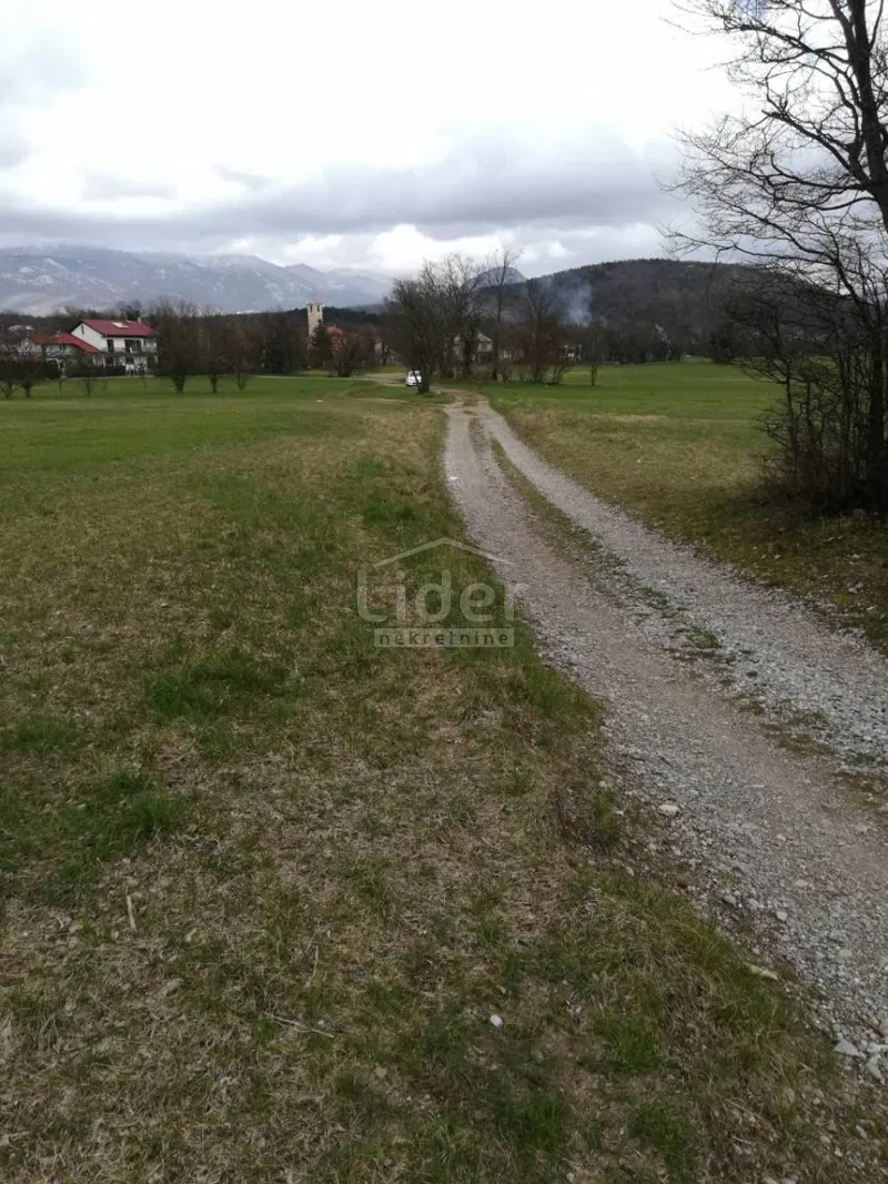 Zemljišče Podhum, 1350m2 – 2