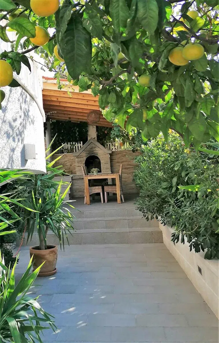 Hvar town - top quality house/villa with 7 apartments, parking and spacious terraces – 2