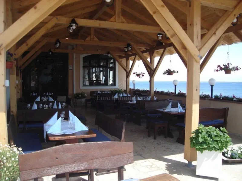 House with a lot of potential only 40m from the sea! – 2