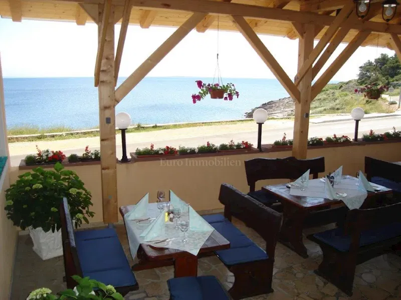 House with a lot of potential only 40m from the sea! – 3