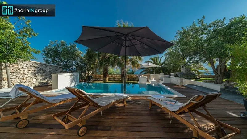 MODERN LUXURY VILLA // FIRST ROW BY THE SEA - read the description – 3