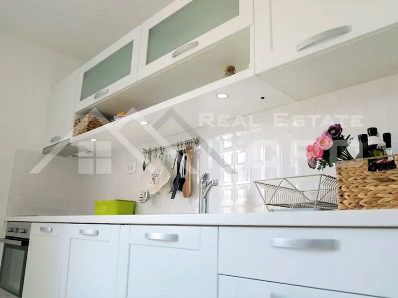 Immobili Šolta - Casa con tre appartamenti arredati con splendida vista sul mare, in vendita – 3