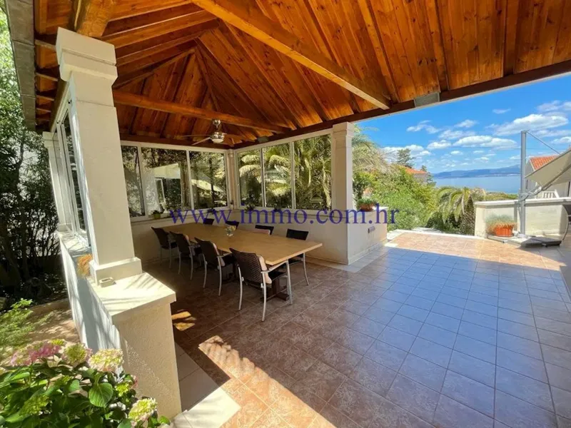 BEAUTIFUL VILLA CLOSE TO SEA ON BRAČ ISLAND – 3