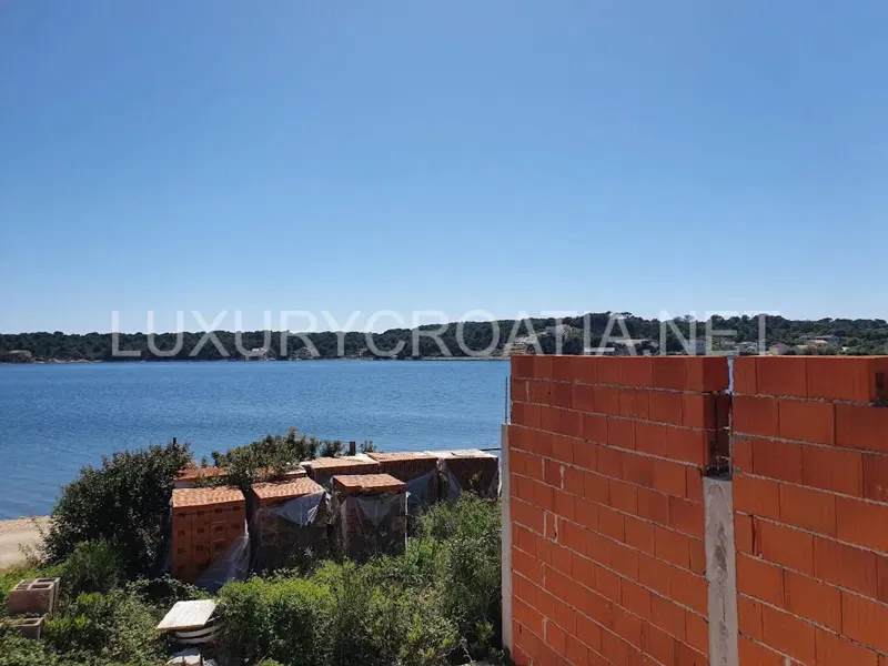 Prvi red do mora zemljište na prodaju sa građevinskom dozvolom Dugi Otok Zadar