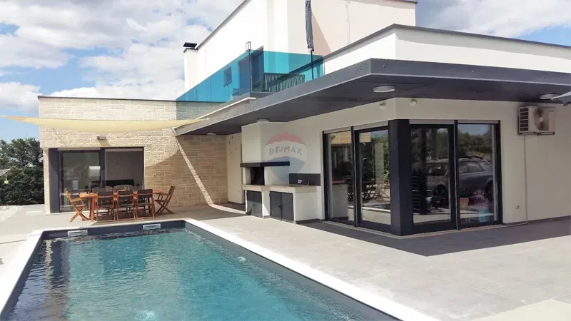 Villa Singola/Casa Vacanza Višnjan, 252m2 – 2