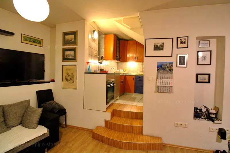 Baška, casa a schiera nel centro storico, arredata! – 3