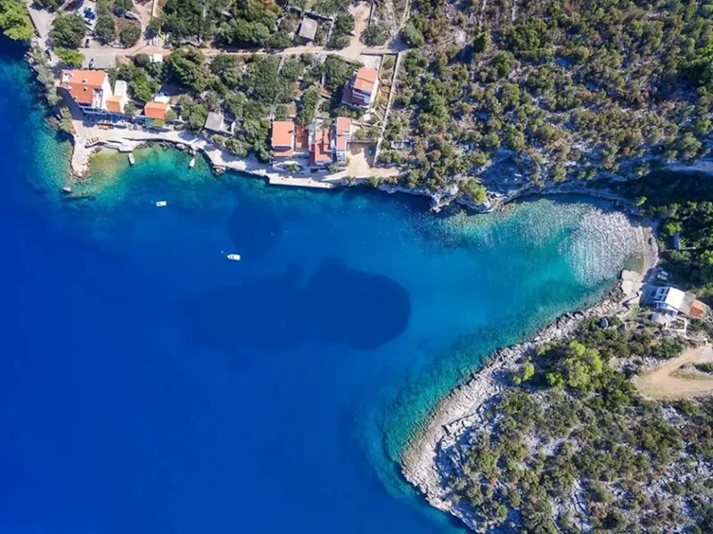Hvar građevinsko zemljište prvi red do mora