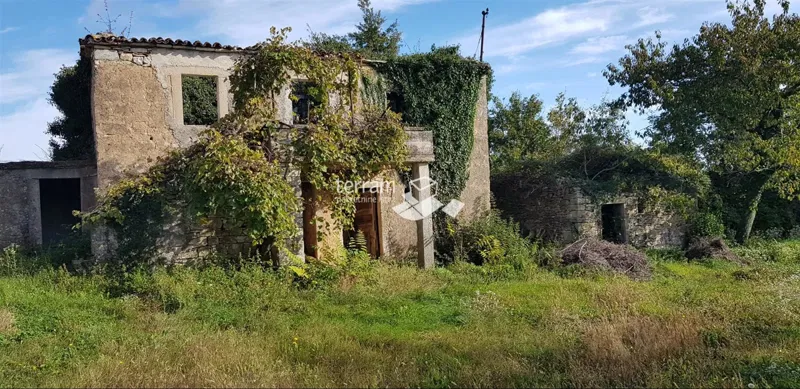 Istria, Gračišće, Lančišće old Istrian house 300m2 garden 6856m2 – 3