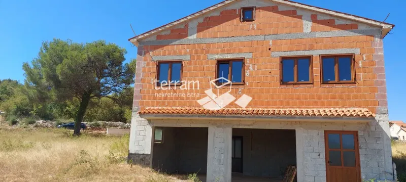 Istria, Rovinj, Rovinjsko Selo, shell and core house 450m2. Yard 1985m2 – 2