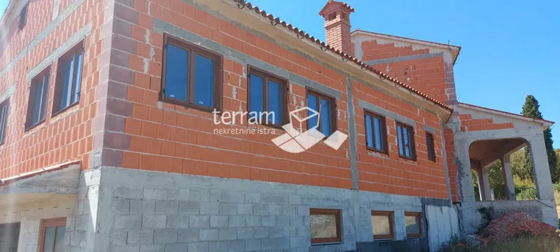 Istria, Rovinj, Rovinjsko Selo, shell and core house 450m2. Yard 1985m2 – 3