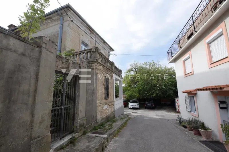 SPACIOUS APARTMENT IN A STONE VILLA – 3