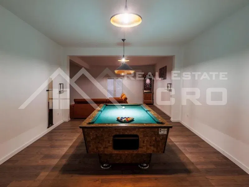 Ingatlanok Rogoznicán – Pazar villa nagy kerttel egy csendes öbölben, Rogoznica környékén, eladó – 3