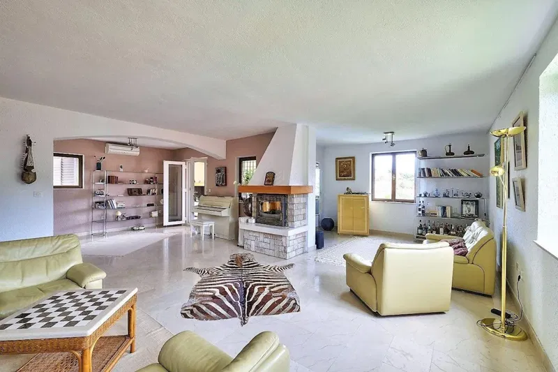 Unique villa with a pool and a beautiful sea view, island of Brač – 3