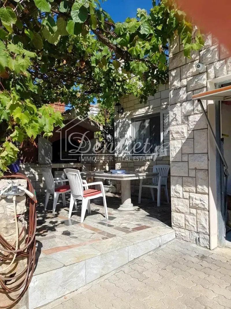Okrug Gornji, beautiful family house with a sea view – 3