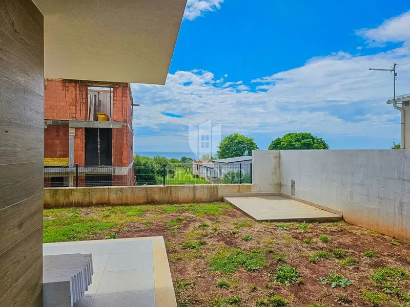 Umago, dintorni! Moderno appartamento con giardino a 200 m dal mare! – 2