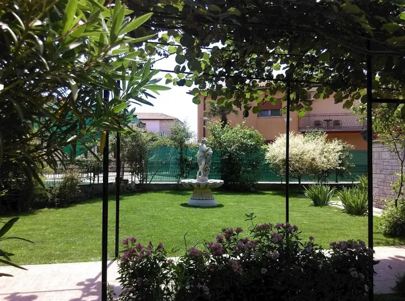 SECOND ROW BY THE SEA CLOSE IN THE CENTER OF NOVIGRAD – 2