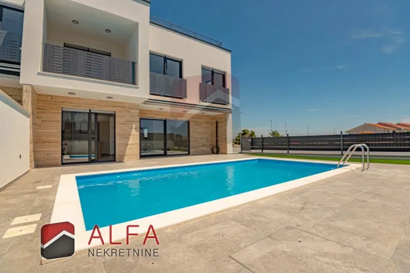 Croazia, Vodice, in vendita è una nuova casa bifamiliare moderna con piscina – 2