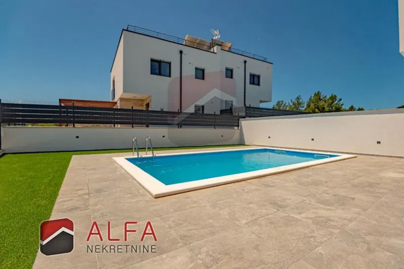 Croazia, Vodice, in vendita è una nuova casa bifamiliare moderna con piscina – 3