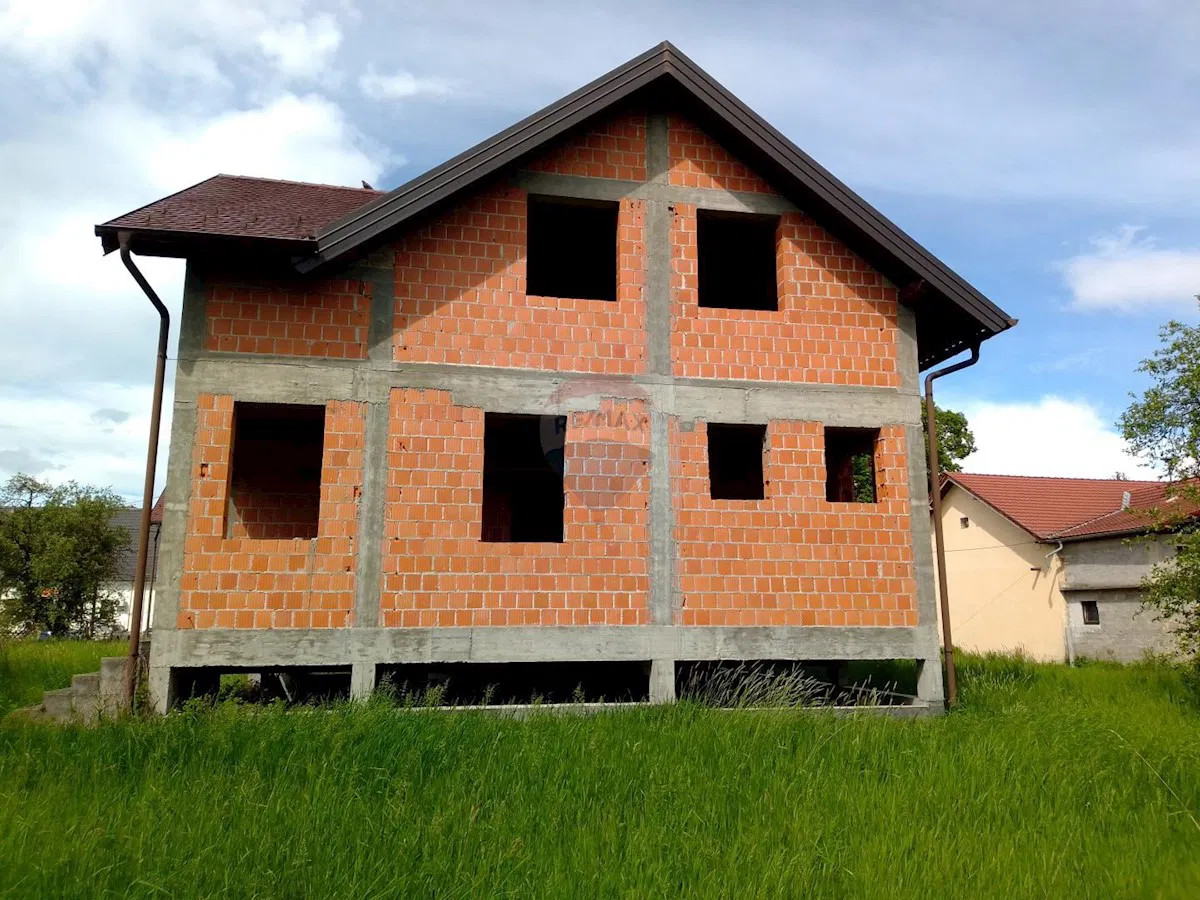 Lekenik, Pešćenica, zgrada ugostiteljske namjene površine 1.100 m2, na glavnoj prometnici