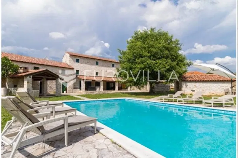 Barban, a beautiful stone villa with a large pool and 19,000 m² of land - with the possibility o... – 2