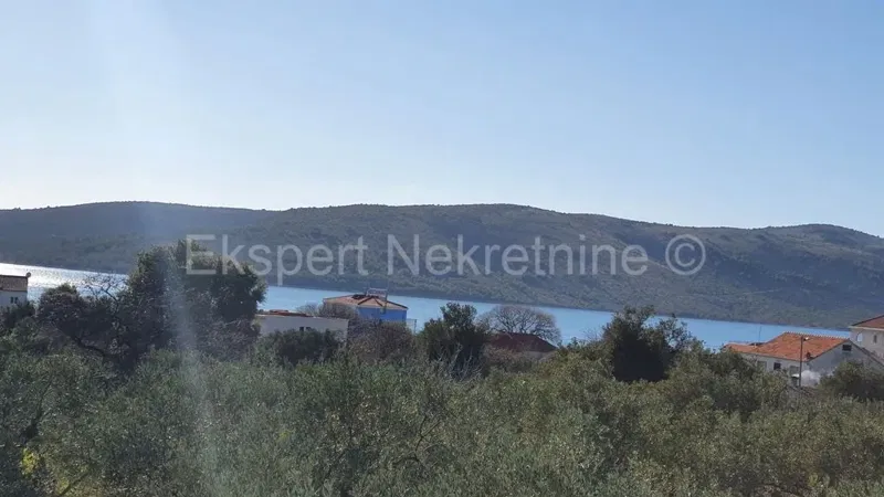 Seget Vranjica, Baugrundstück 1630 m2, Meerblick