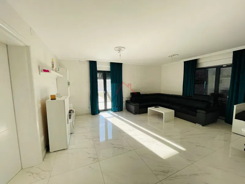 POREČ, DINTORNI - piano terra con piscina e terreno 1300m2 – 3
