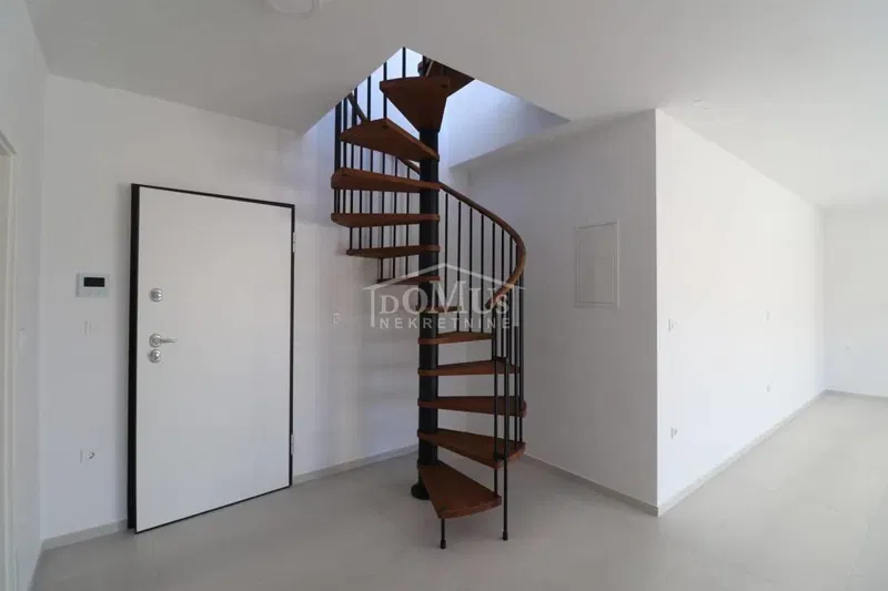 Srima, 2nd line to the beach, new duplex apartment 192,68m2, roof terrace 70,10m2. – 2