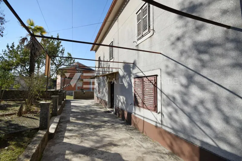 DETACHED OLD HOUSE WITH LARGE GARDEN NEAR THE SEA – 2