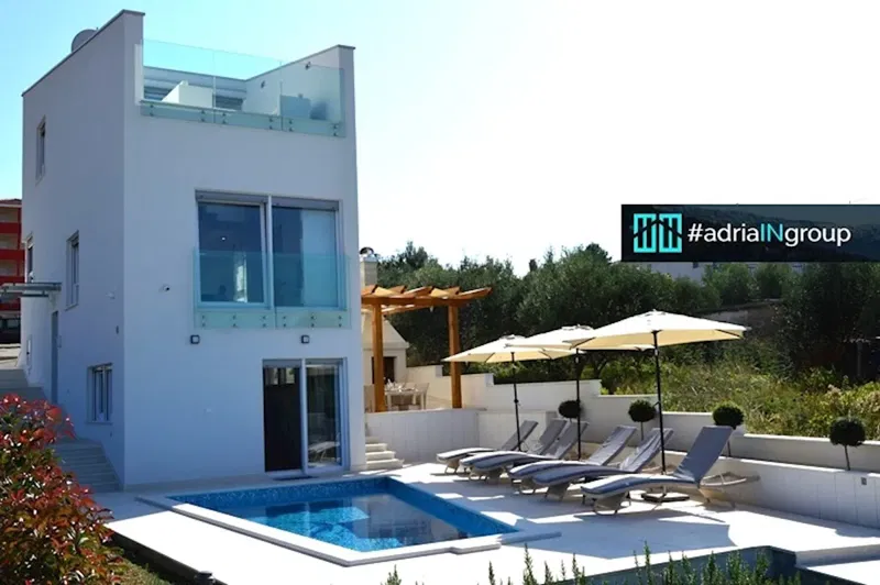 NEWER BUILDING / HOUSE WITH POOL - 250 meters from the sea / view – 2