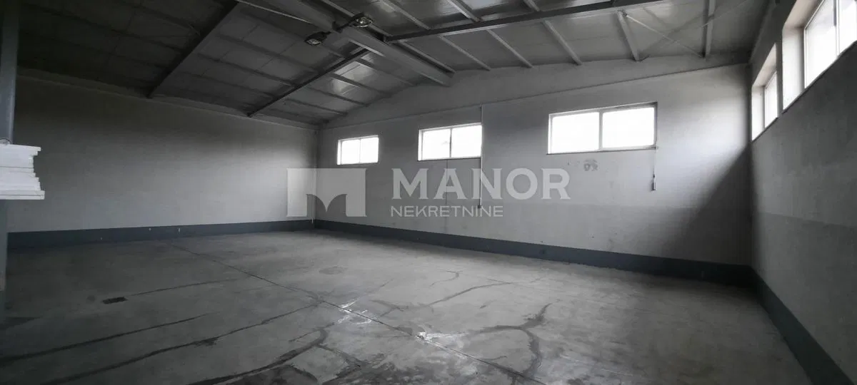 ČAVLE, MAVRINCI - Hala za najam, 150 m2, pristup šlepera.