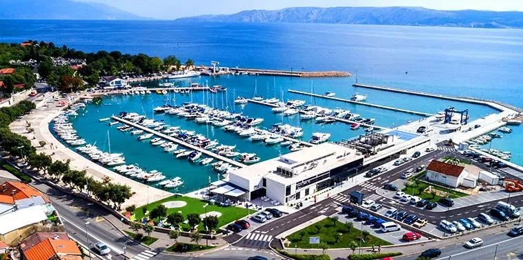 PREKRASAN OBITELJSKI HOTEL S RESTORANOM