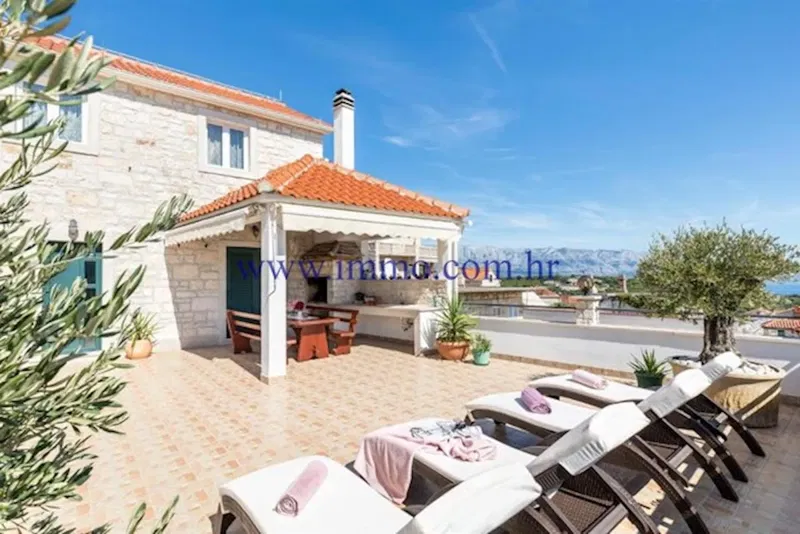 HOLIDAY HOME WITH POOL AND SEA VIEW – 3