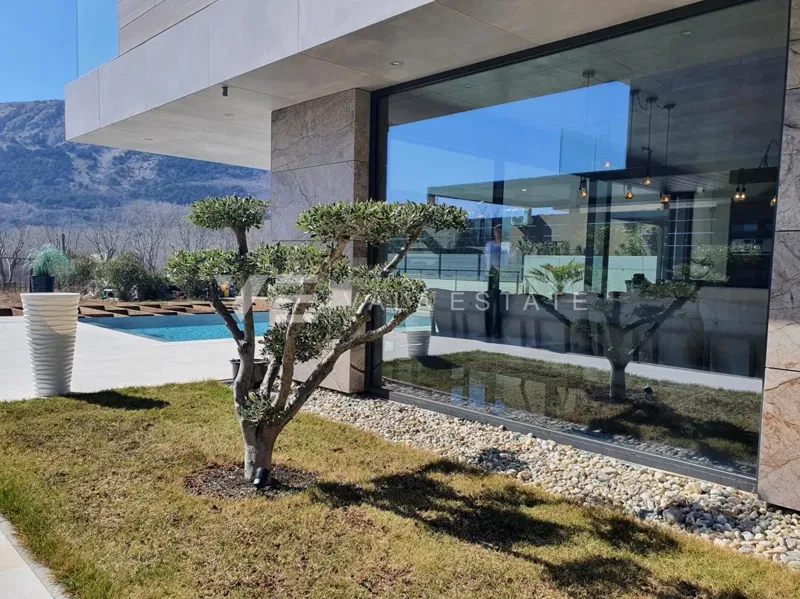 EXCLUSIVE DESIGNER VILLA WITH POOL – 2