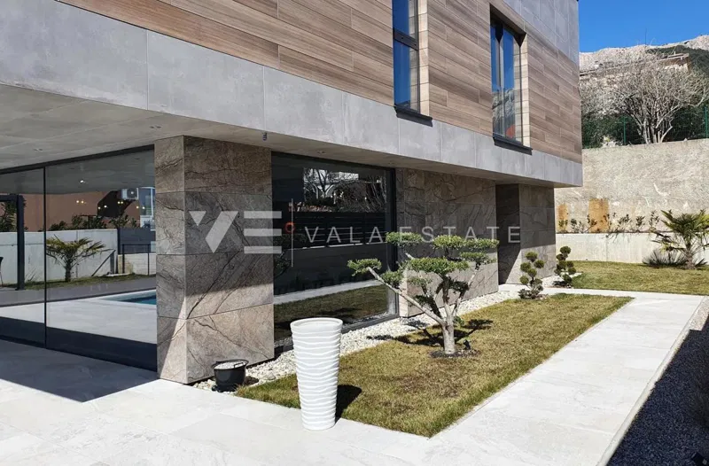 EXCLUSIVE DESIGNER VILLA WITH POOL – 3
