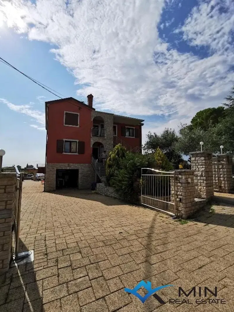 House with 2 apartments near Novigrad – 2