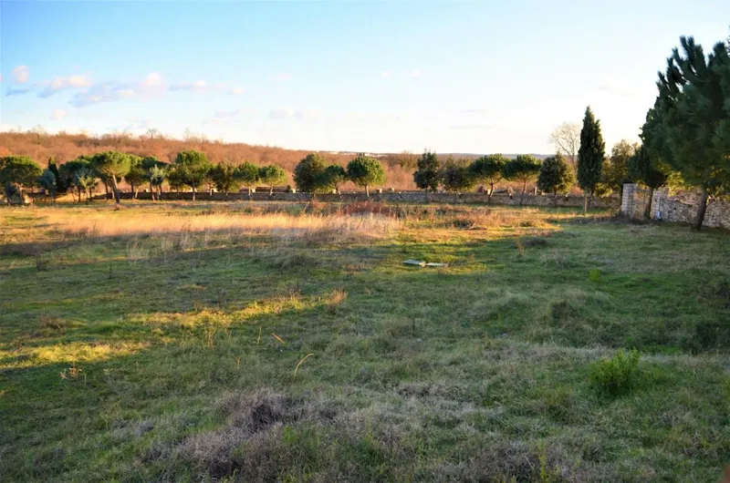 ISTRIA, KANFANAR - Complex of 2 houses and 6052 m2 of building land with sea view. – 3
