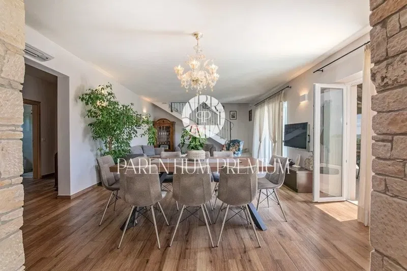 Designer villa in a quiet location with sea views – 2