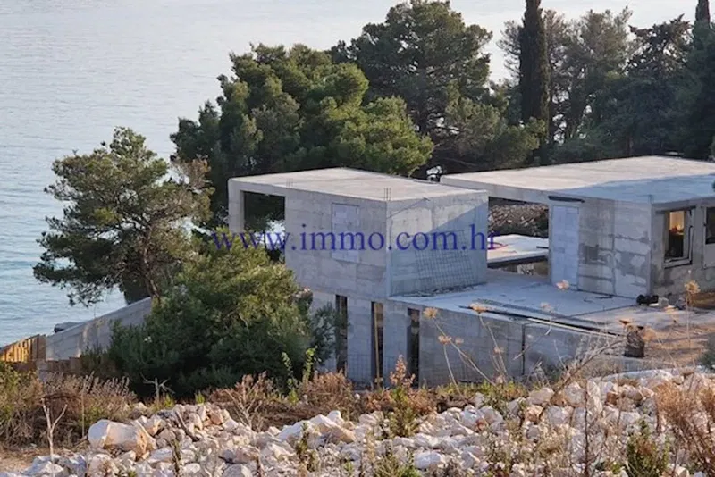 LUXURY VILLA IN AN EXCLUSIVE LOCATION – 3