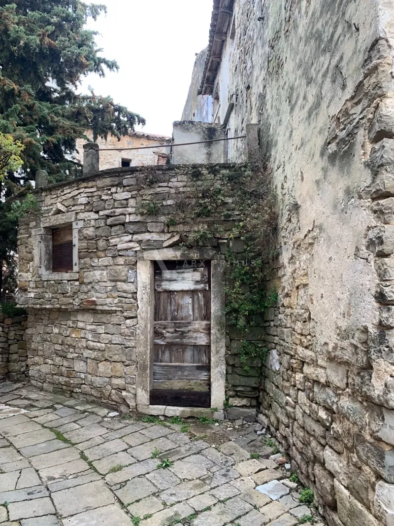 Large stone house in the center of Buje – 2
