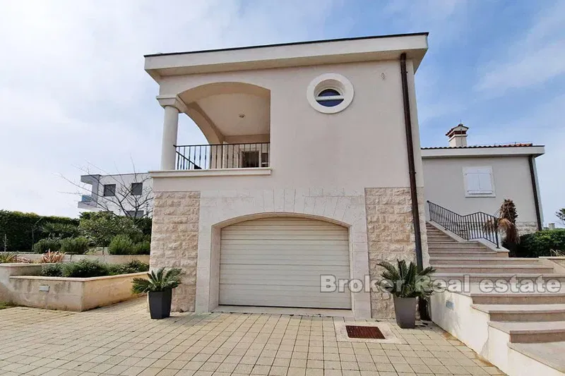 Villa mediterranea con piscina e vista mare – 2