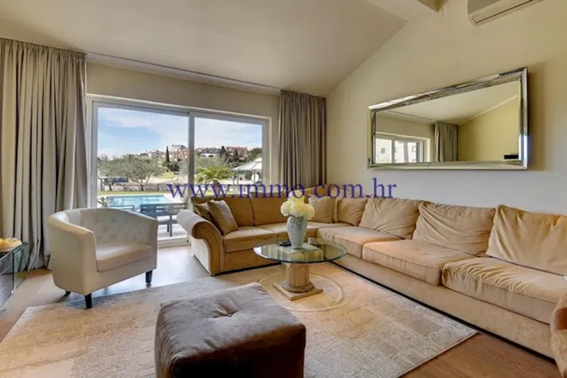 ISTRIA, VILLA WITH POOL IN THE FIRST ROW TO THE SEA – 3