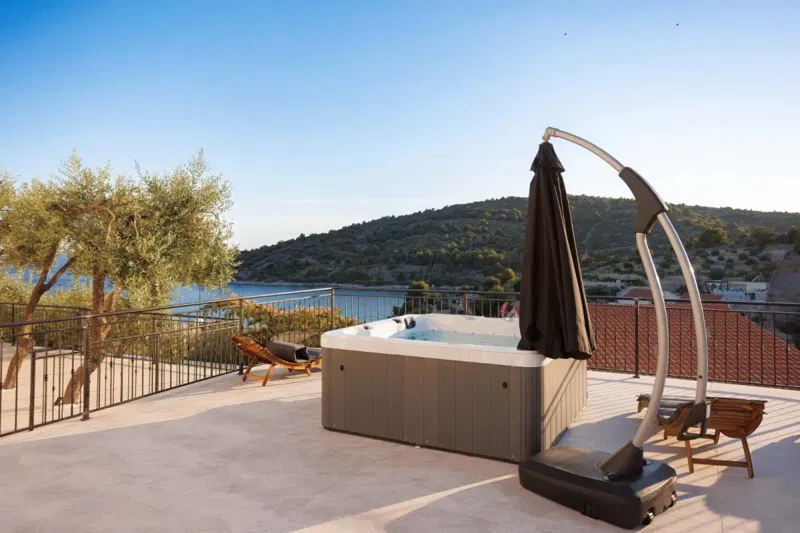 Villa in the third row to the sea – 2