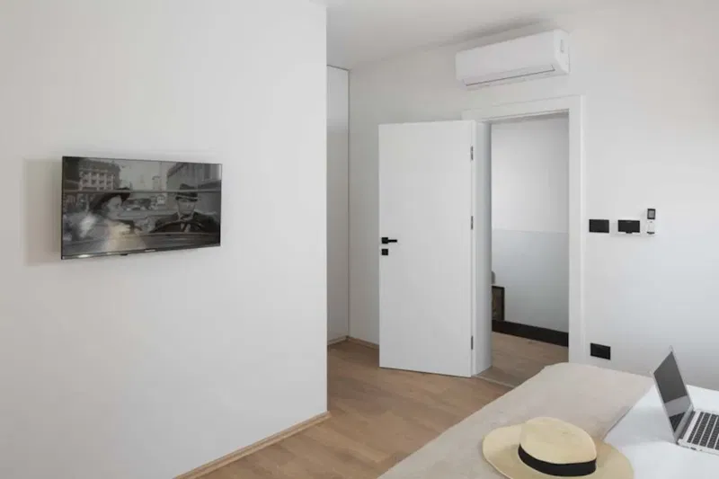 Bella villa moderna con piscina e campo da tennis – 2